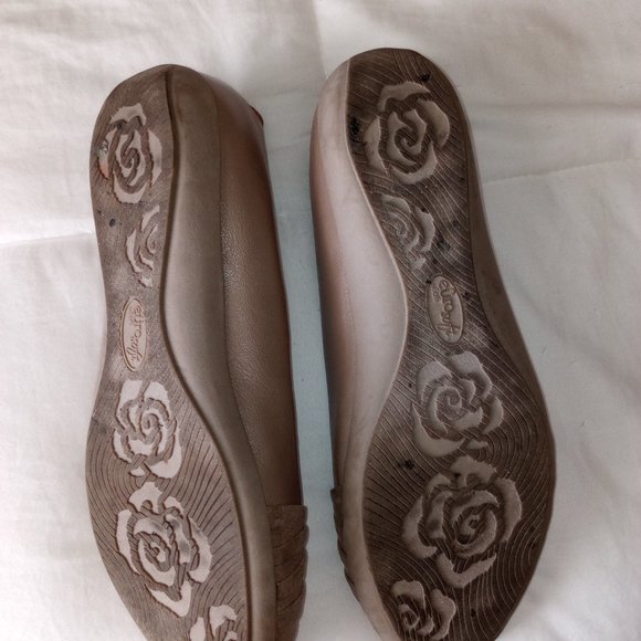 Beige Euro soft Women's flats with sparkle fabric detail - Picture 3 of 3